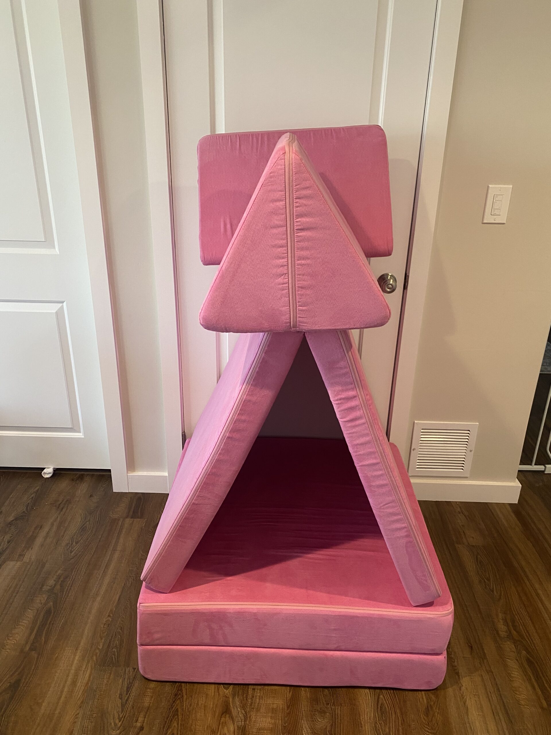 Nugget Couch Review: Elevating Creativity and Comfort for Kids – A Parent’s Guide